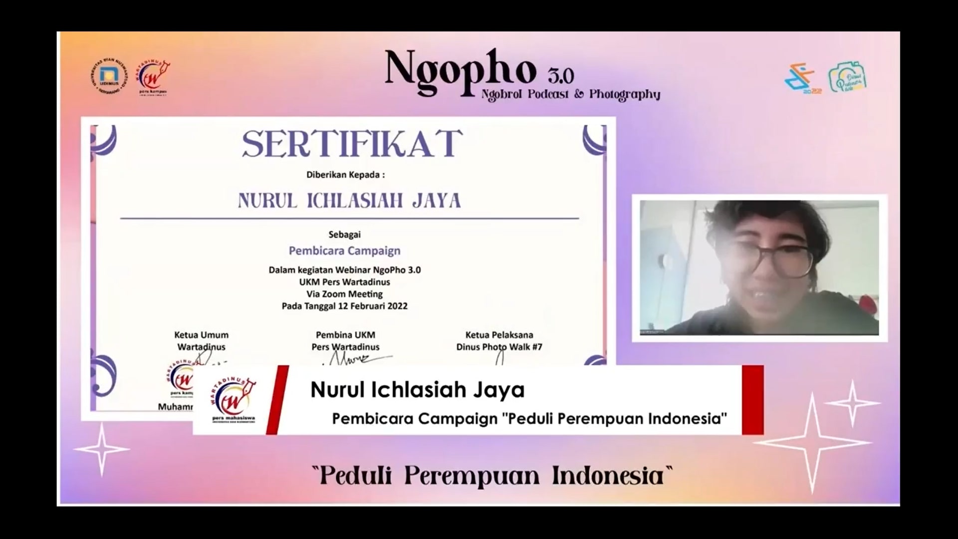 Pemberian sertifikat pembicara kepada Kak Nurul Ichlasiah selaku Juri dan Pembicara DPW 7.0